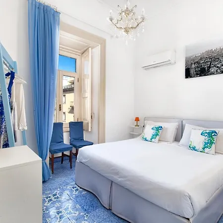 Szálloda Piazza Tasso Relais 2*