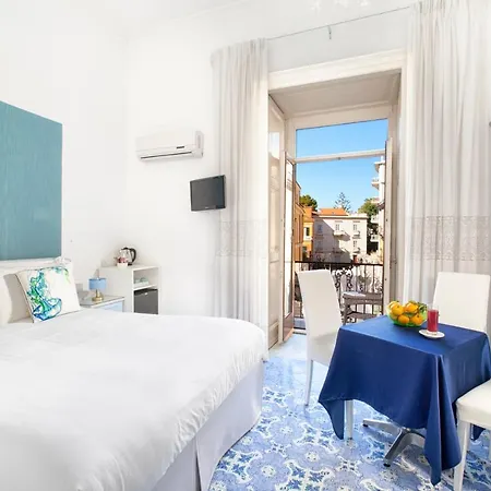 Szálloda Piazza Tasso Relais 2*