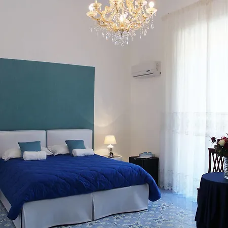 Szálloda Piazza Tasso Relais 2*